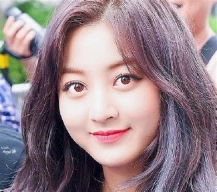 Jihyo (Singer) Age, Wiki, Height, Weight, Boyfriend, Biography, Net Worth, Measurements, Career, Family, Facts
