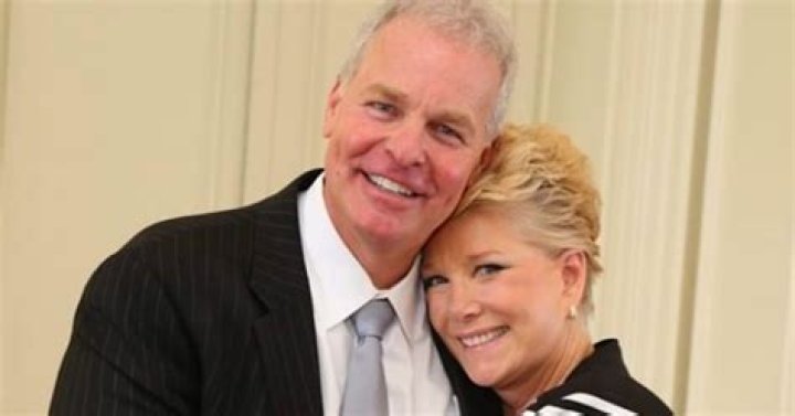 Joan Lunden: Husband, net worth, tattoos, smoking & body measurements