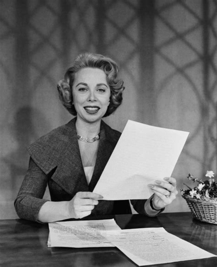 Joyce Brothers Biography - Childhood, Life Achievements & Timeline