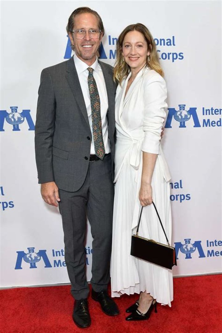 Judy Greer: Husband, net worth, tattoos, smoking & body measurements