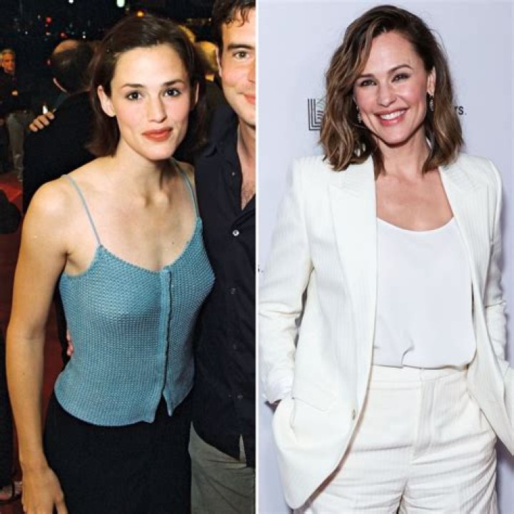 Julia Garner Body Measurements Height Weight Bra Size Facts Family