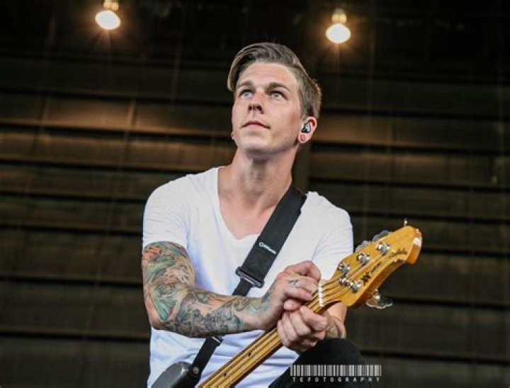 Justin Hills Biography - Facts, Childhood, Family Life & Achievements