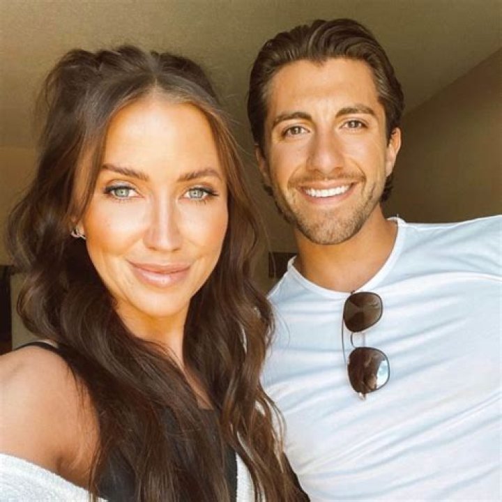 Kaitlyn Bristowe Wiki, Age, Boyfriend, Instagram, Net Worth, Dancing With The Stars, Podcast, Wedding, Parents, Family, Height