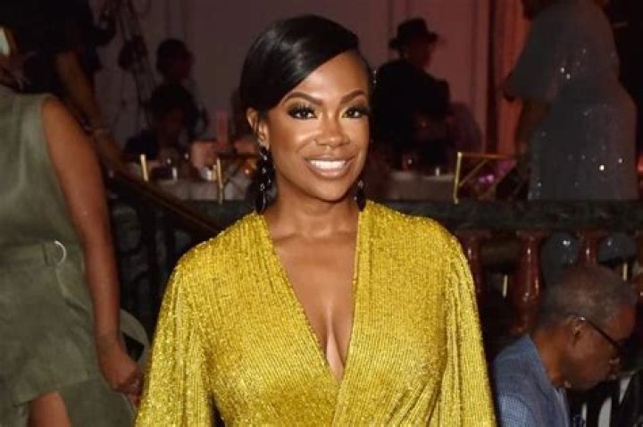 Kandi Burruss Blows Fans’ Minds Away With A Jaw-Dropping Look – Check Out Her Massive Cleavage And Gorgeous Curves