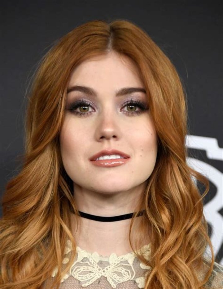Katherine McNamara Biography - Facts, Childhood, Personal Life & Achievements of Actress.