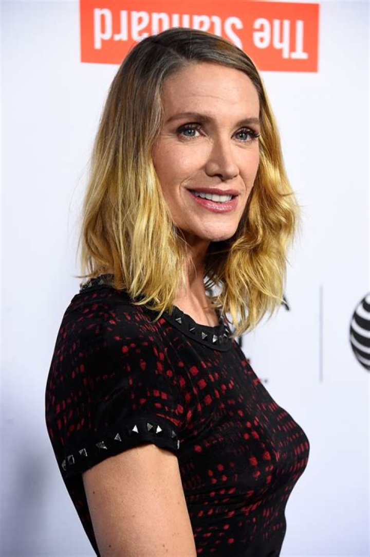 Kelly Lynch Net Worth