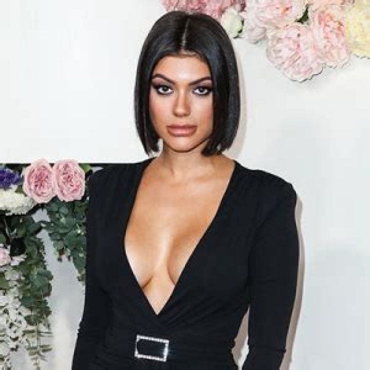 Kelsey Calemine Biography - Facts, Childhood, Family Life & Achievements