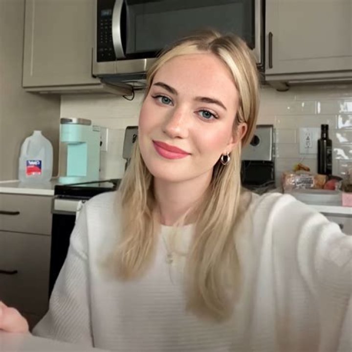 Kennedy Claire Walsh YouTuber: Bio, Age, Height, Weight, High School, Merch, Snapchat and Net Worth