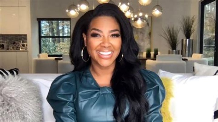 Kenya Moore Is Flaunting Her Natural Hair For The ‘Gram