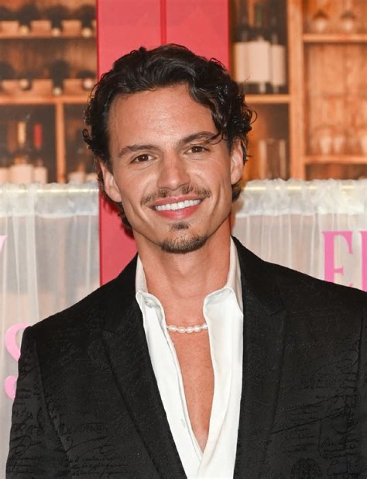 Kevin Dias Wiki, Age, Wife, Girlfriend, Height & Emily in Paris