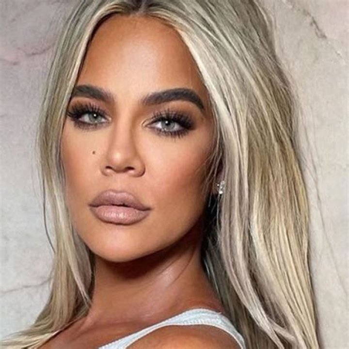 Khloé Kardashian Biography - Facts, Childhood, Family Life & Achievements