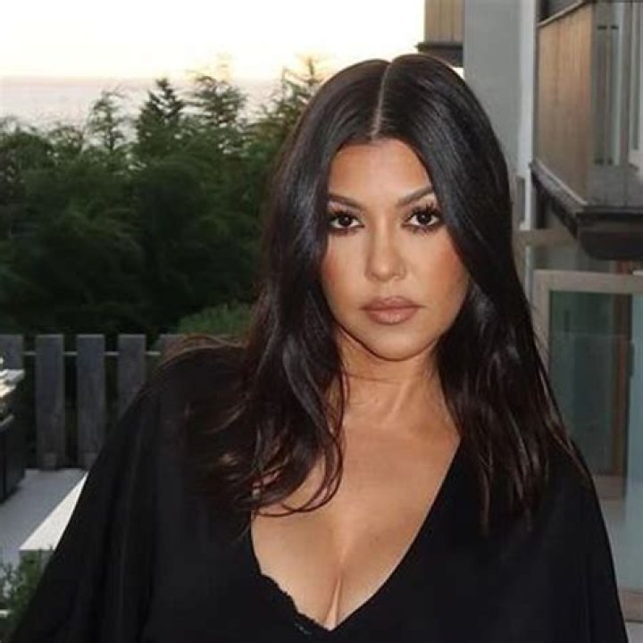 Kourtney Kardashian Biography - Facts, Childhood, Family Life & Achievements