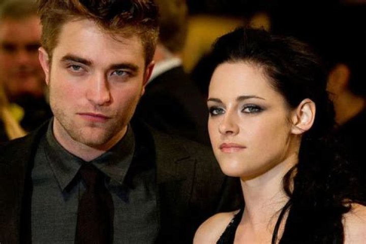 Kristin Stewart Admits She ‘Seemed Like An A__hole’ While She Was Dating Twilight Co-Star Robert Pattinson