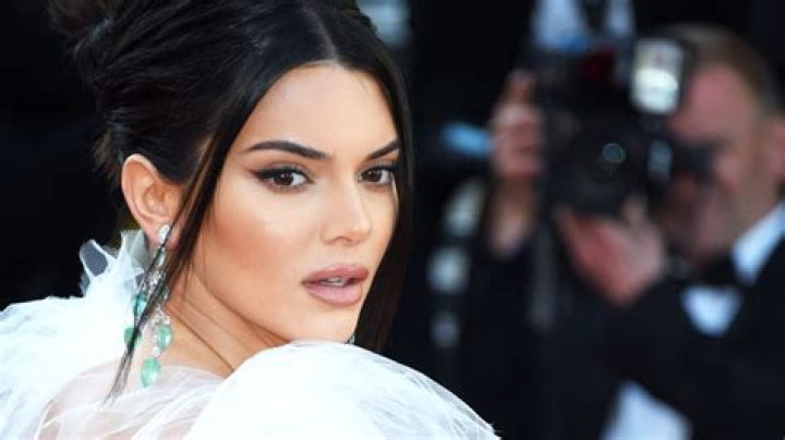 KUWK: Kendall Jenner Has Some Advice For Those Who Look Up To Her – Reveals How She Stays Grounded In The Spotlight!