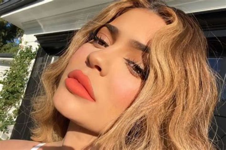 Kylie Jenner Is Gorgeous In Balenciaga