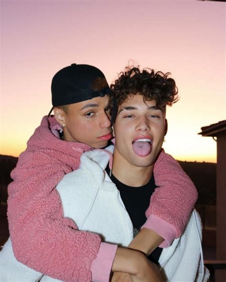 Larray (Youtuber) Age, Bio, Wiki, Height, Weight, Sexuality, Relationship, Career, Net Worth, Facts