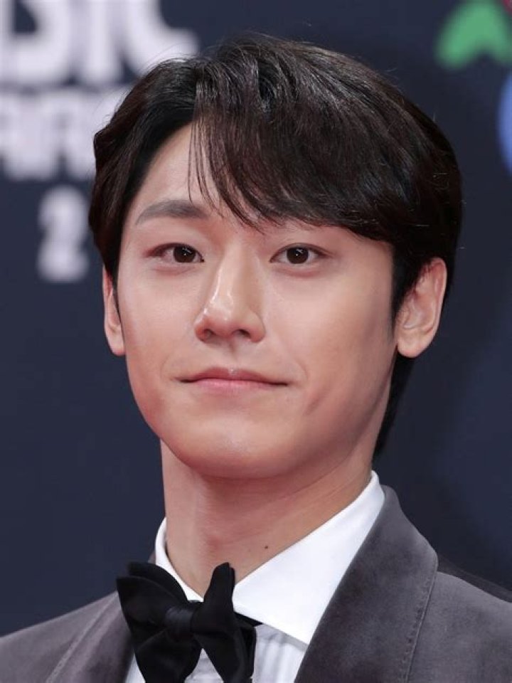 Lee Do-hyun (Actor) Wiki, Bio, Age, Height, Weight, Drama Series, TV Movies, Awards