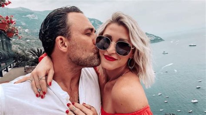 Luna Maya Height, Weight, Net Worth, Age, Birthday, Wikipedia, Who, Nationality, Biography