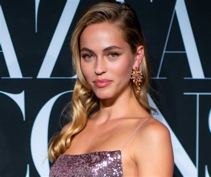 Model Caroline Kelley Shares Swimsuit Photo "Ringing in 2024 in the Sun" — Celebwell