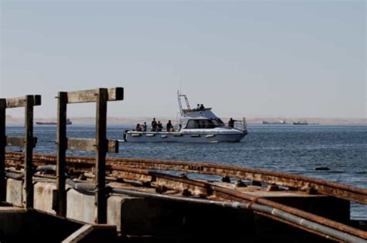The Mummy Cast Photo Finds Tom Cruise In Namibia