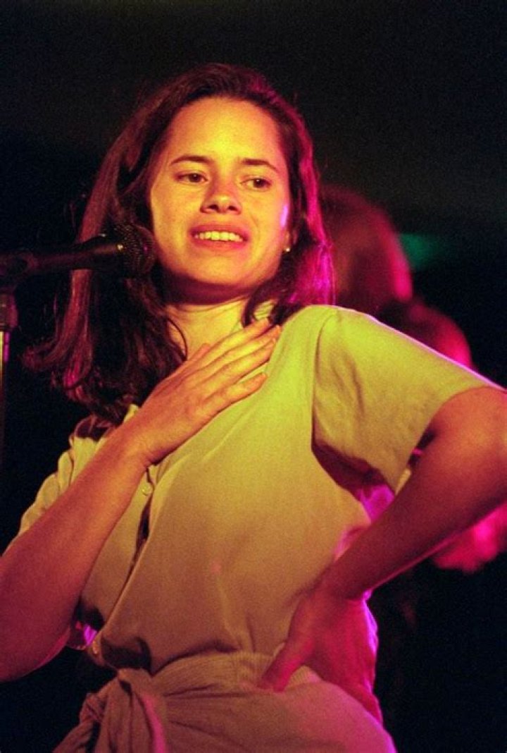 Natalie Merchant Biography - Facts, Childhood, Family Life & Achievements