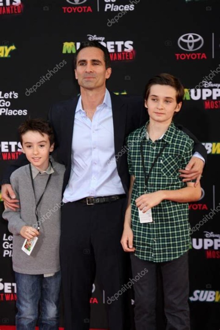 Néstor Carbonell Siblings: Meet Rosa Maria “Mia” Carbonell