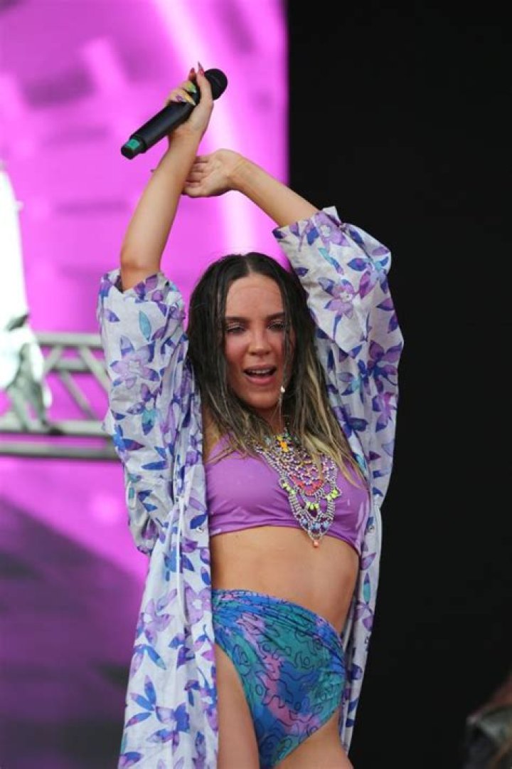 Belinda in Bathing Suit Finds "A Little Bit of Sea Water to Heal the Soul" — Celebwell