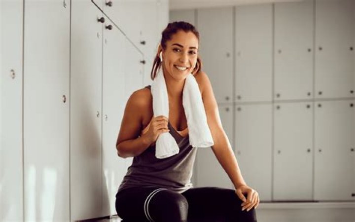 Bella Hadid Shows Off Perfectly Toned Figure in Workout Clothes — Celebwell