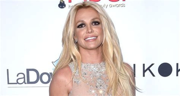 Britney Spears in Bathing Suit Has "Tropical" Fun — Celebwell