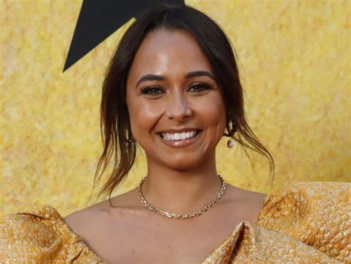 Brooke Blurton in Bathing Suit is a "Beach Bum" — Celebwell