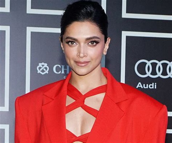 Deepika Padukone in Bathing Suit is "Beautiful" — Celebwell