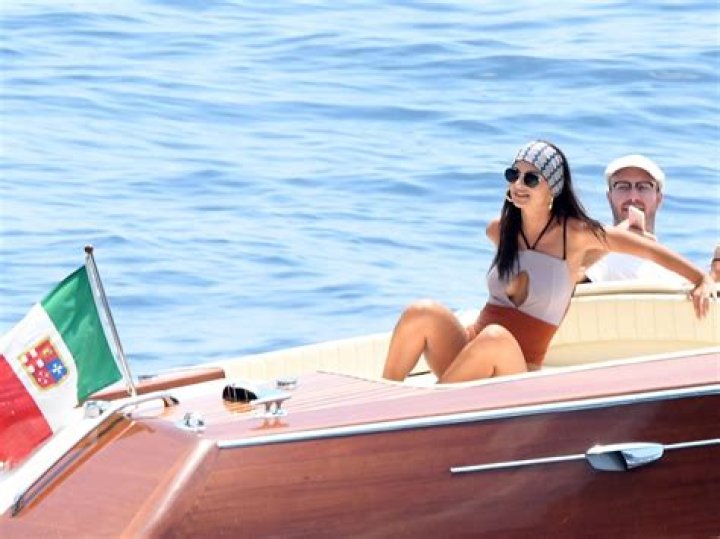 Emily Ratajkowski's Best Tips for Staying Fit — Celebwell