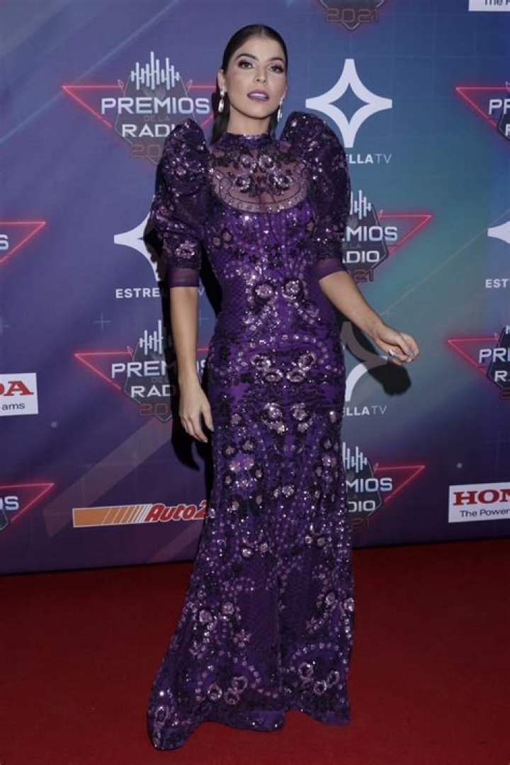 Esmeralda Ugalde in Bathing Suit Says "Look at You!" — Celebwell