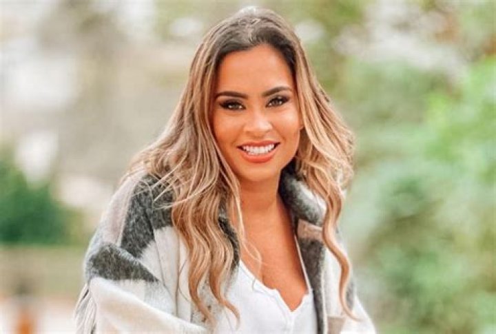 Ethel Pozo in Bathing Suit Says "Buenos Dias" — Celebwell