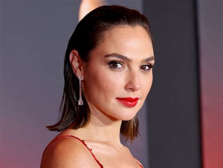 Gal Gadot in Bathing Suit and Other Star Snaps This Week — Celebwell