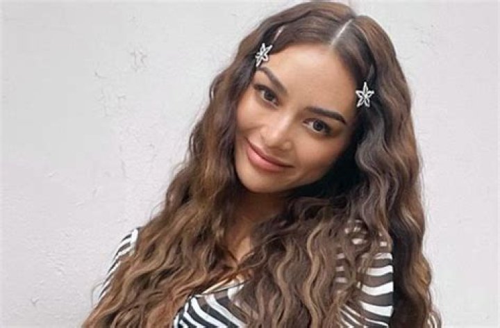 Kylie Verzosa in Bathing Suit is in Paradise — Celebwell