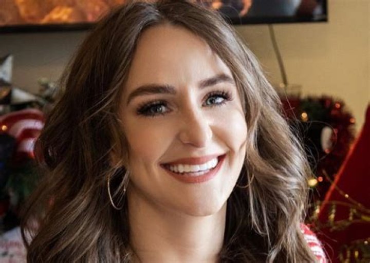 Leah Messer in Bathing Suit Says "Yours Truly" — Celebwell