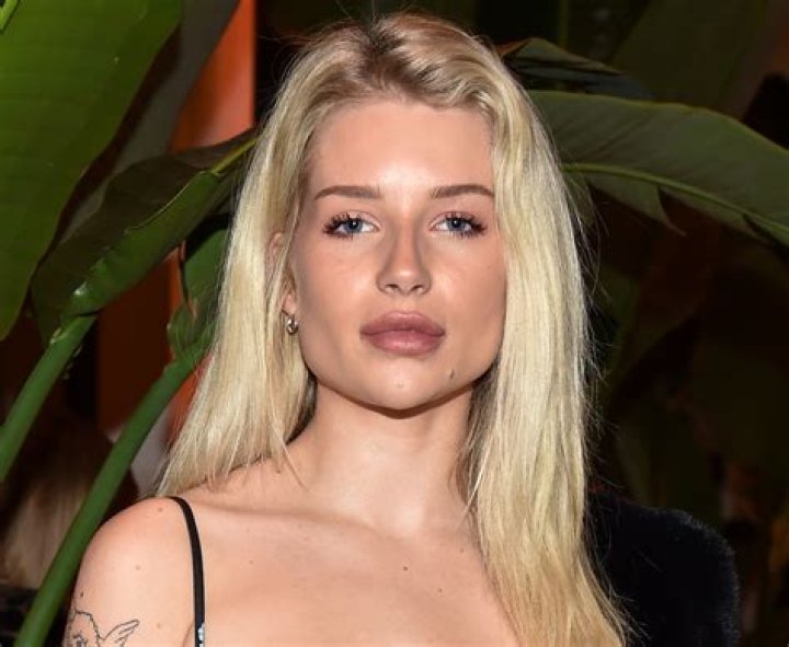 Lottie Moss in Bathing Suit Says "Continued" — Celebwell