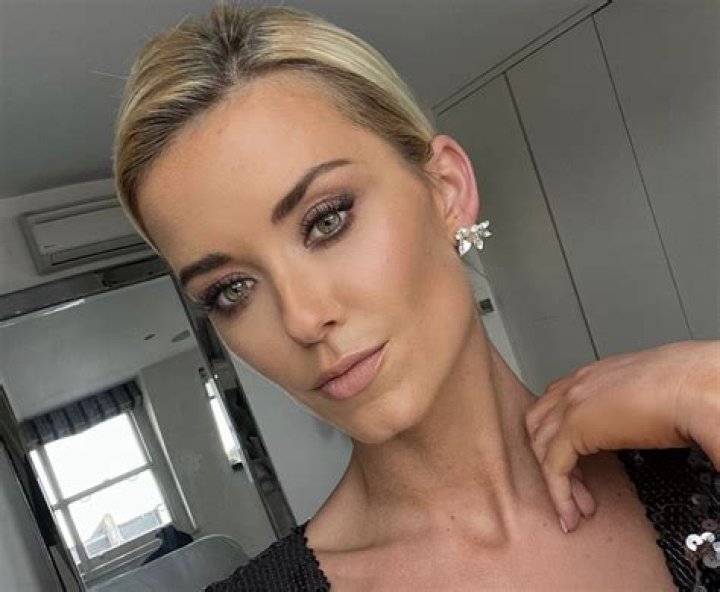 Olivia Bentley in Bathing Suit Says "Watch Your Back" — Celebwell