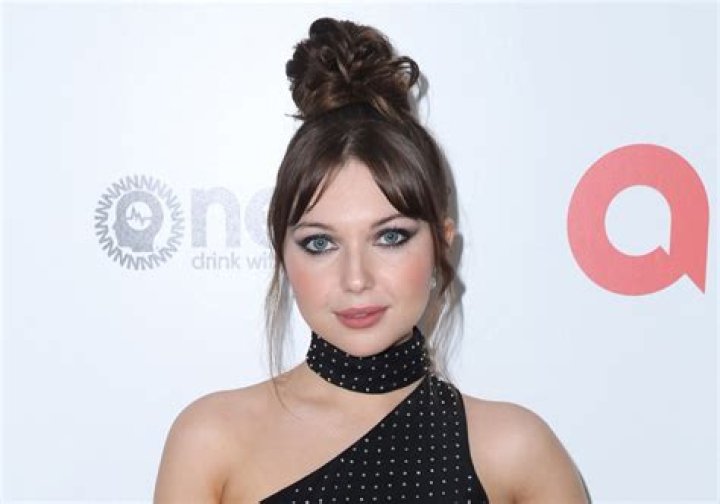Sammi Hanratty in Bathing Suit Goes "Behind the Scenes" of Yellowjackets — Celebwell