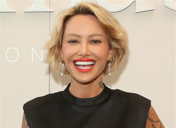 Selling Sunset's Tina Louise in Bathing Suit "Needs a Vacation" — Celebwell