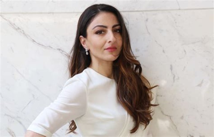 Soha Ali Khan in Bathing Suit Has "Monday Morning Blues" — Celebwell