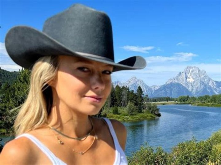 Young and The Restless Star Melissa Ordway Shares Swimsuit Photo of “Sunday Funday”