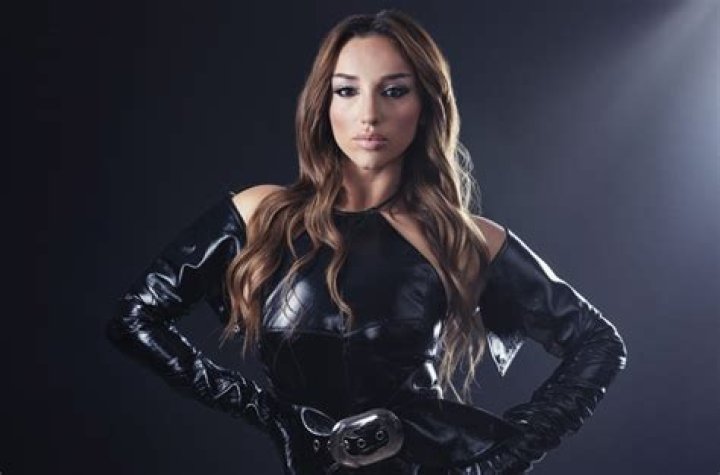 Nutsa Buzaladze Wiki, Age, Parents, Boyfriend, Parents, Songs & More