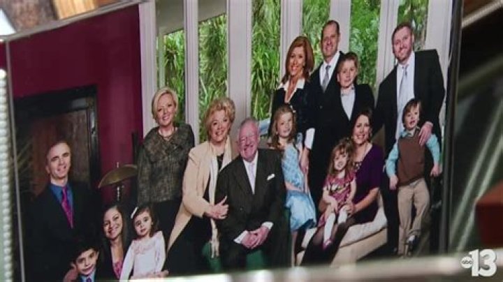 Oscar Goodman Bio, Wiki, Birthday, Family, Wife, Net Worth, House and Law Firm