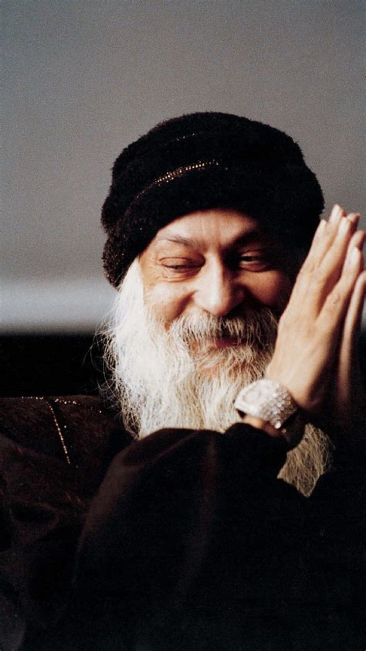 Osho Rajneesh Biography - Facts, Childhood, Family Life & Achievements