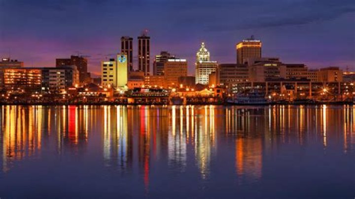 Famous People From Peoria, Illinois & Celebs Born In Peoria