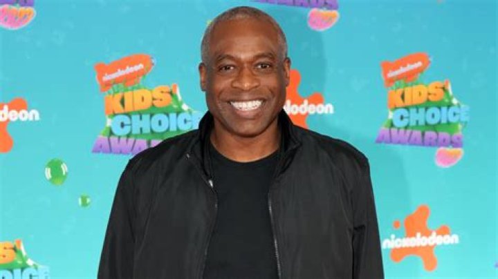 Phill Lewis - Bio, Facts, Family Life of Actor