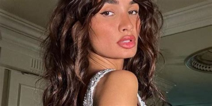 Pia Mia in Two-Piece Workout Gear Shares Leg Workout