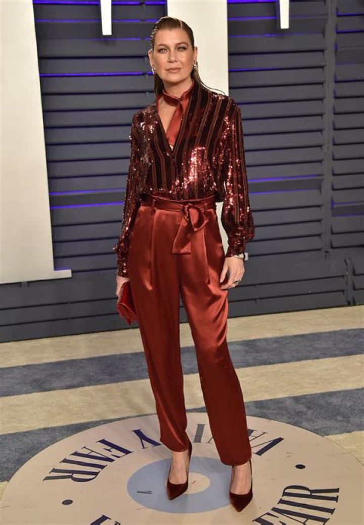 Pompeo Shows Off Fit Figure in Star Shape on "Best Night"